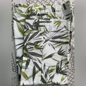 New York & Company Green Leaf Print Capris